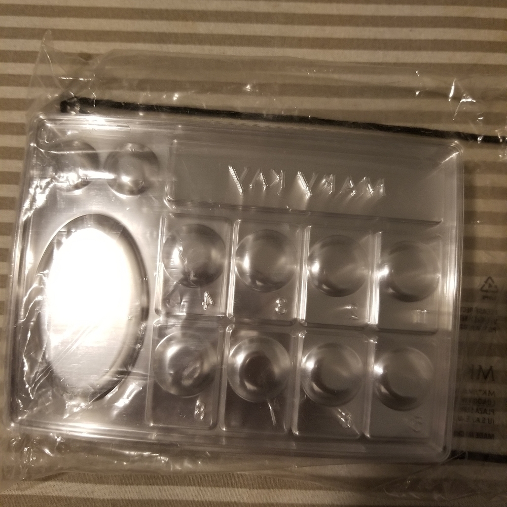 Mary Kay package of makeup trays - Picture 2 of 2